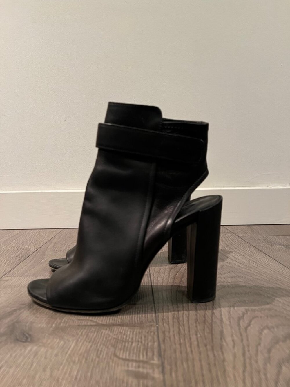 Vince Black Shoes Leather Size 7 Sandal